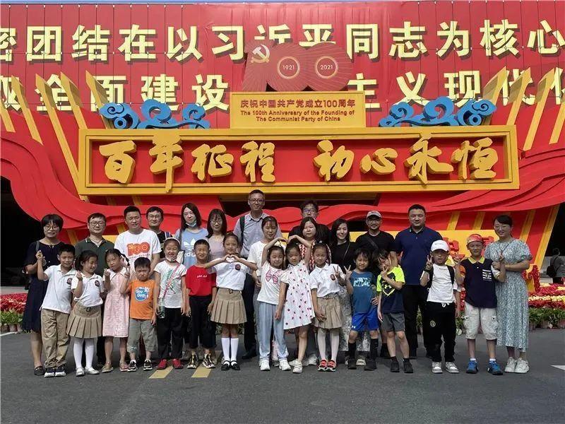 逃离废弃的建筑